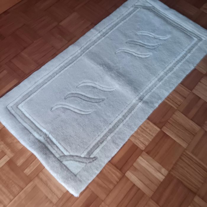 Vendo terno de tapetes para quarto