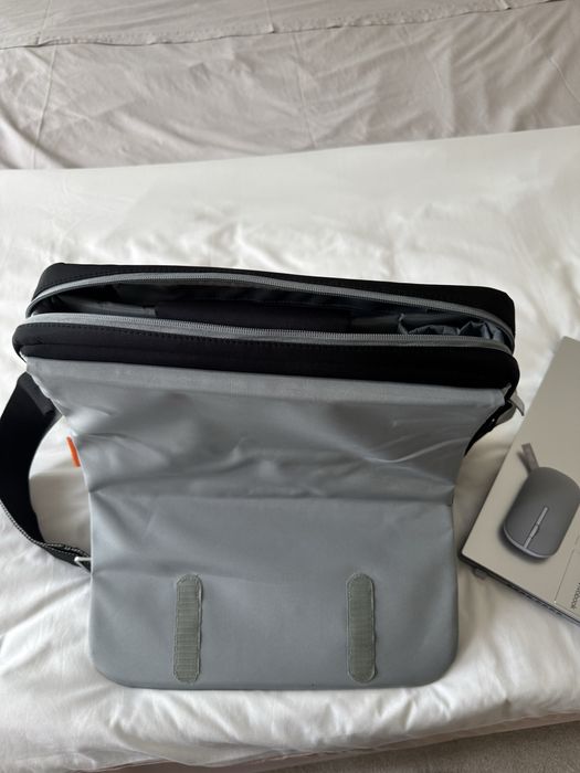 Pasta para computador, preta, com divisórias