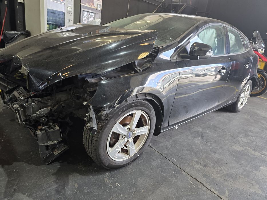Volvo v40 todas as peças disponíveis
