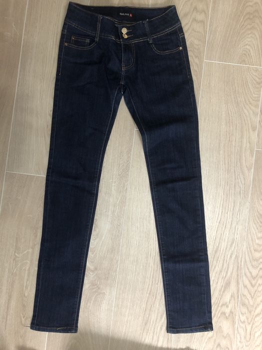 Жіночі джинси, в новому стані.