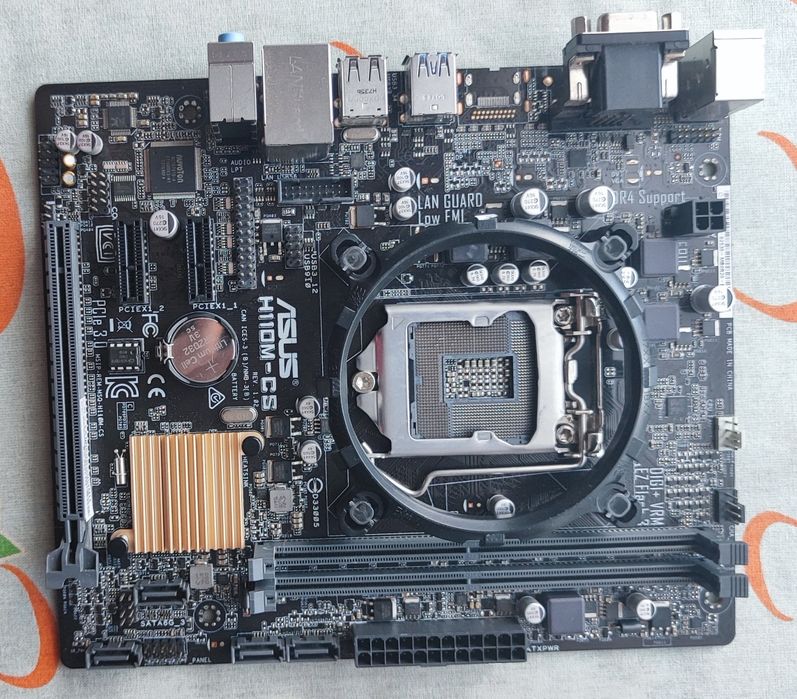 Материнська плата ASUS H110M-CS (підтримує Core i3/i5/i7 6-7 покоління)