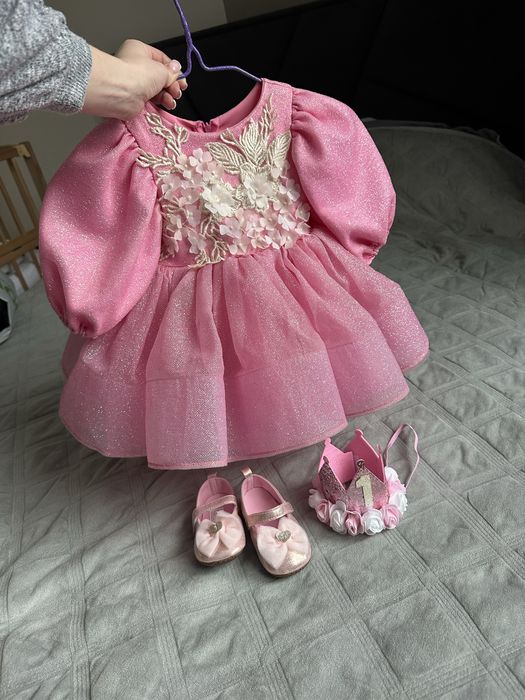 Сукня на рочок з туфельками і короною