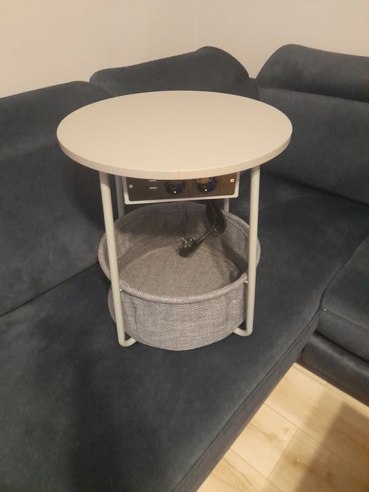 Stolik z gniazdkiem USB i gazetnikiem nocny