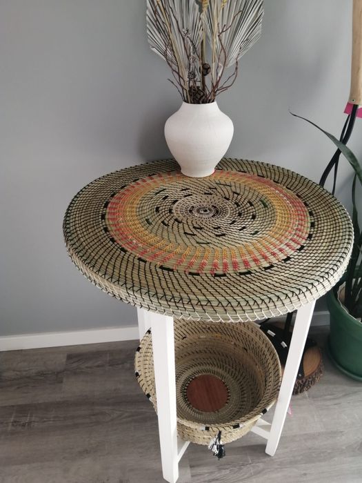 Mesa de bracejo e madeira