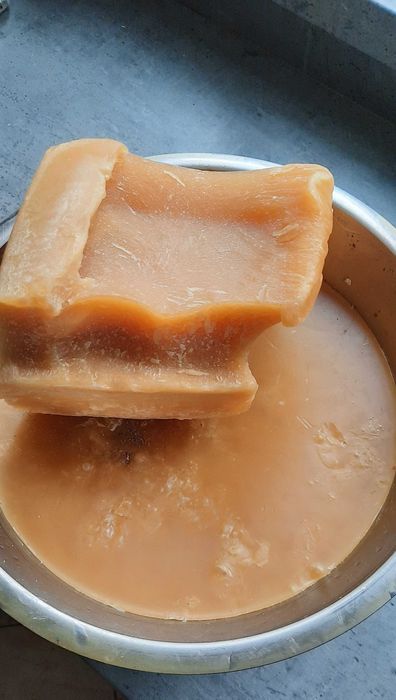 Wosk serowarski do powlekania serów.