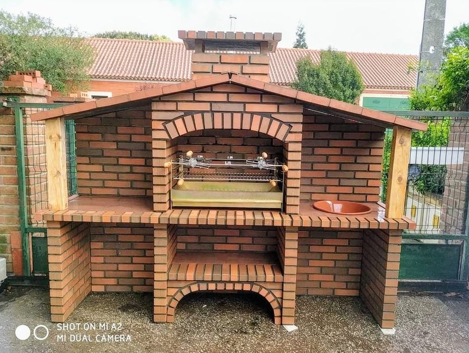 Churrasqueiras rusticas e linha moderna