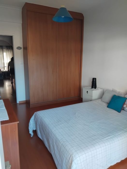 Alugo quarto Póvoa st Adrião