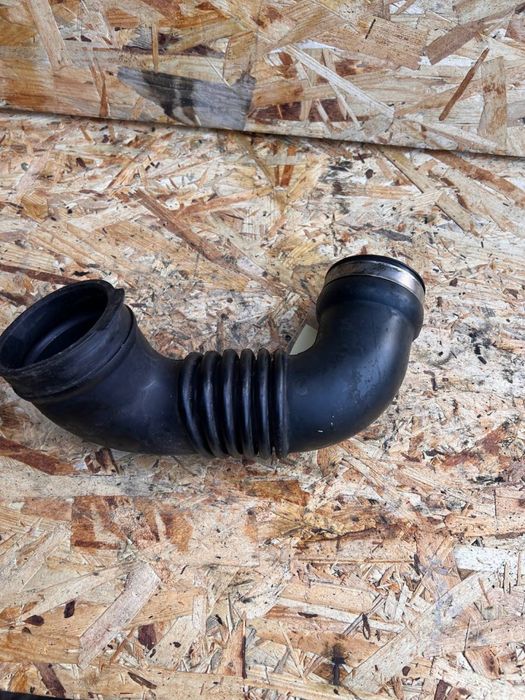 Патрубок повітряного фільтра Mazda 6 GG 2.0 дизель RF5C RF7J RF5C13221