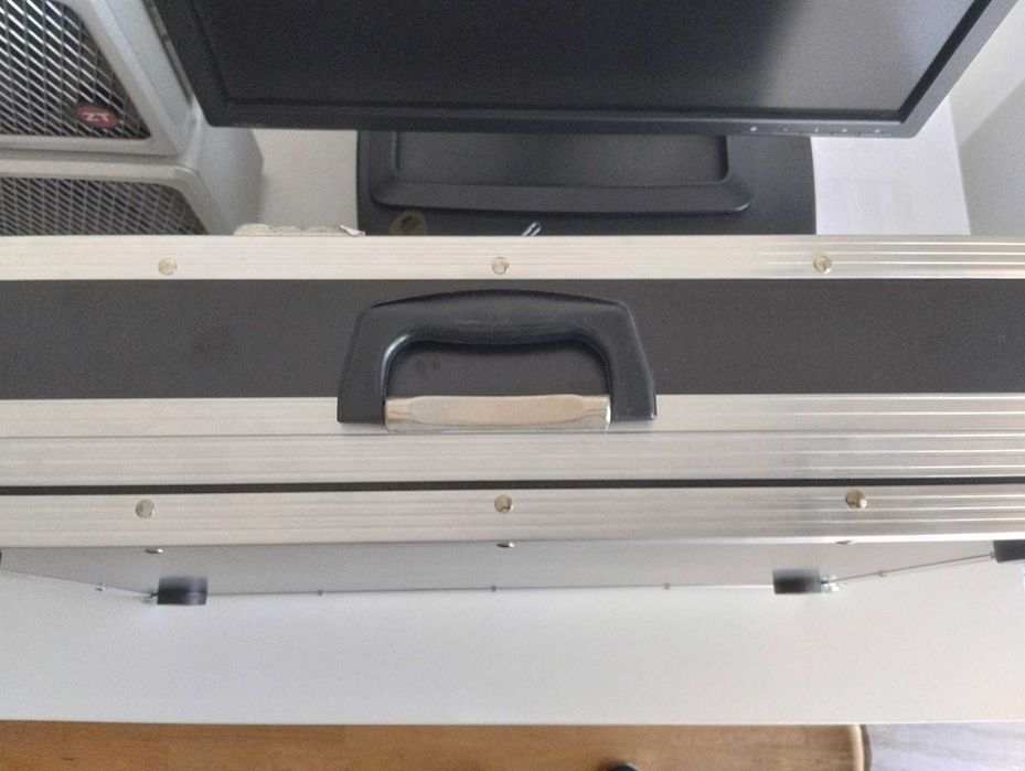 COMO NOVA!      Thon Case para Line6 Helix LT -