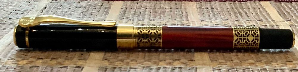 чорнильна авторучка з червоного дерева із золотим пером Genius Iridium
