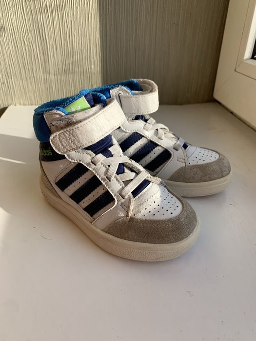 Дитячі кросівки адідас 24р