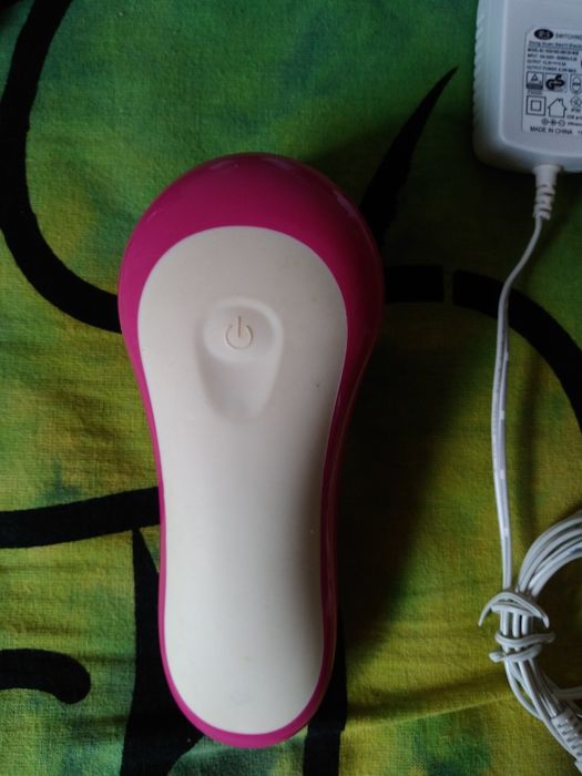 Escova de limpeza facial a ultrassom