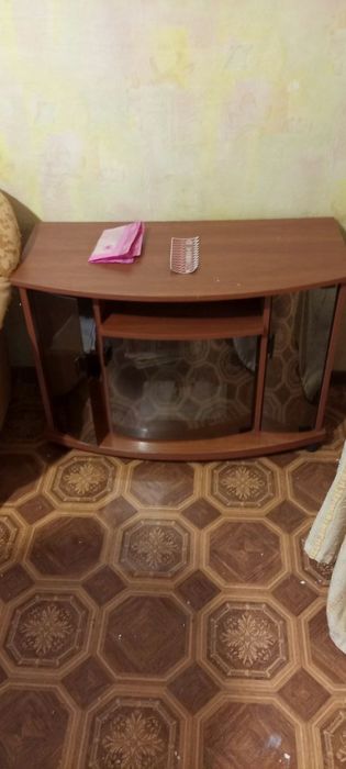 Обмен двух спальня кровать + 2 тумбочки и газовая печка