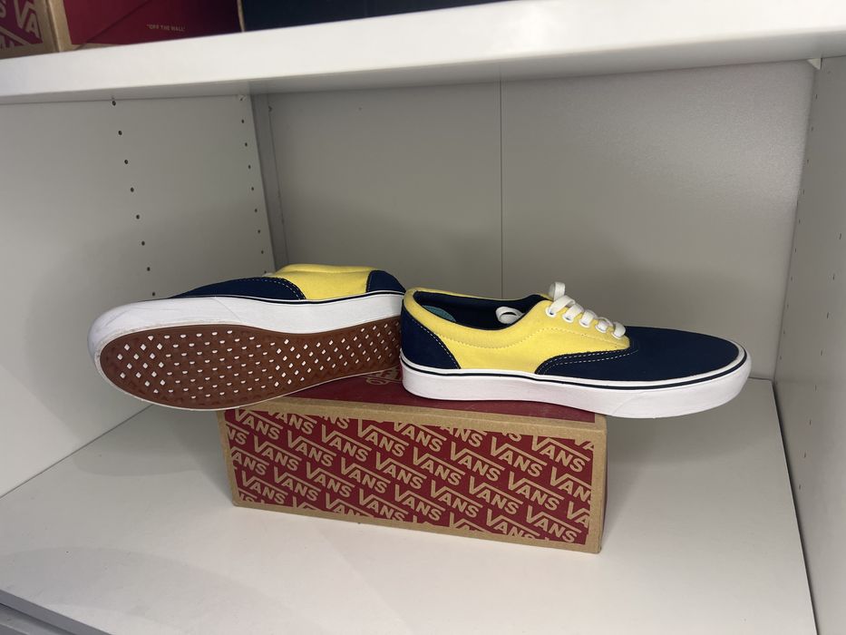 Comfycush  amarelo e azul escuro