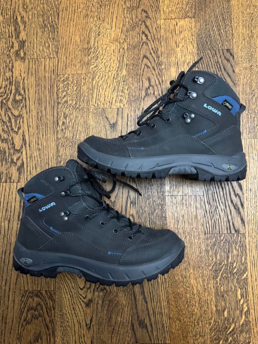 Продам трекінгові черевики Lowa