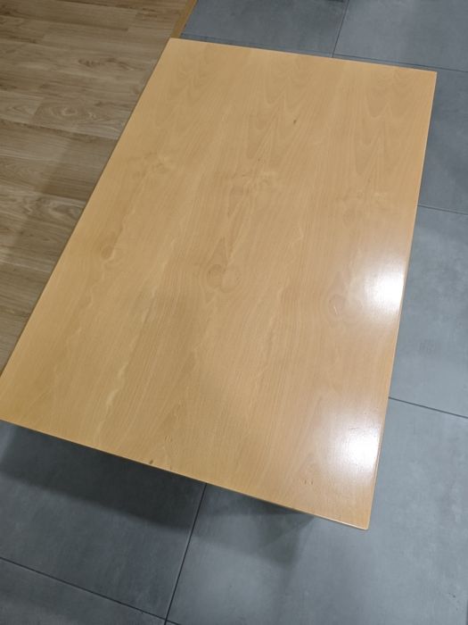 Mesa de apoio em Carvalho Maciço