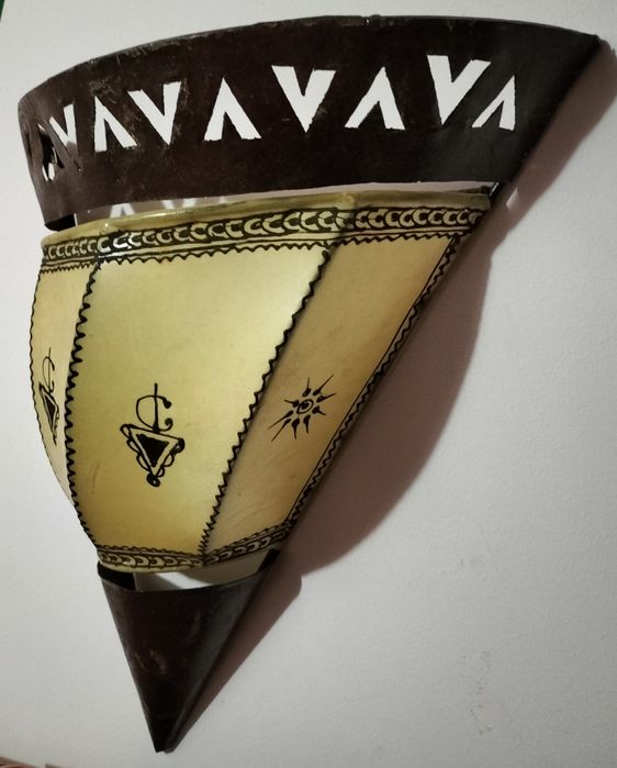 Candeeiro de Parede em Pele e Ferro