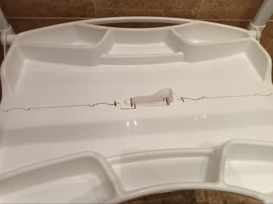 Vendo banheira de bebe com muda fraldas