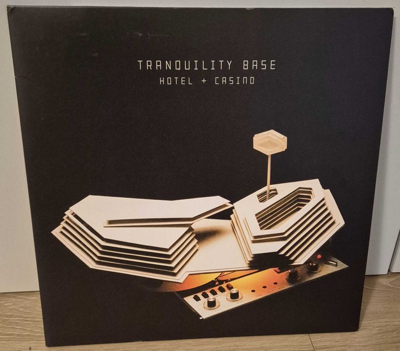 Arctic Monkeys – Tranquility Base Hotel + Casino 1LP Silver Deluxe Ed.