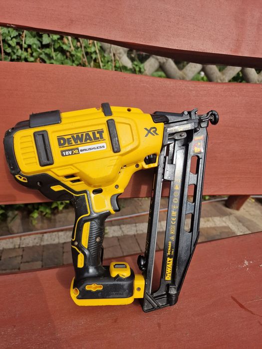 Dewalt gwoździarka DCN660
