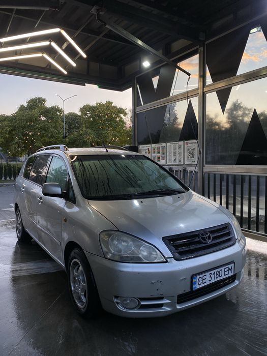 Тойота Авенсіс Версо