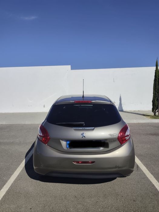 Peugeot 208 1.2 gasolina — photo 4