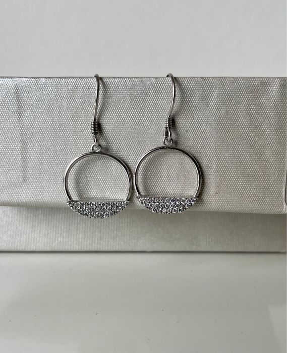 Conjunto de brincos e colar de prata