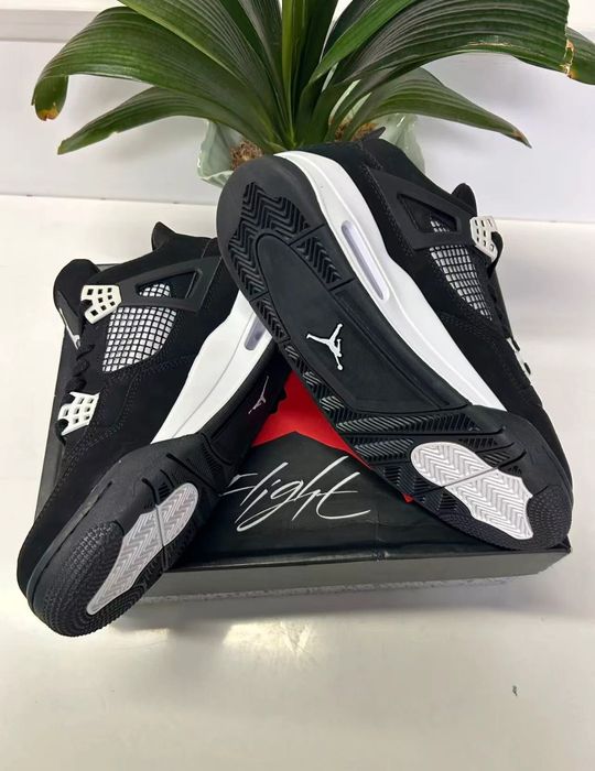Air Jordan 4 Retro „White Thunder” – Stan bdb (używane 1 tydzień) – PILNIE sprzedam!