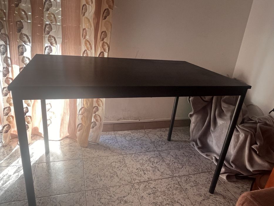 Mesa preta Ikea - excelente estado