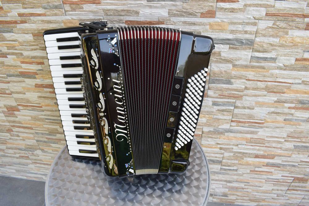Acordeao Mancini 3 voz 96 baixos