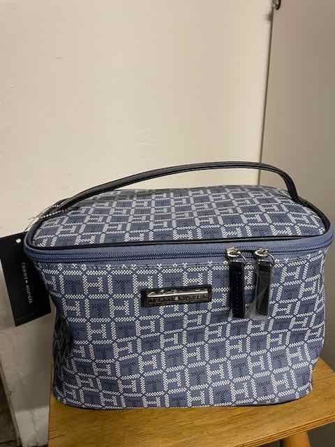 Tommy Hilfiger - kosmetyczka z USA.