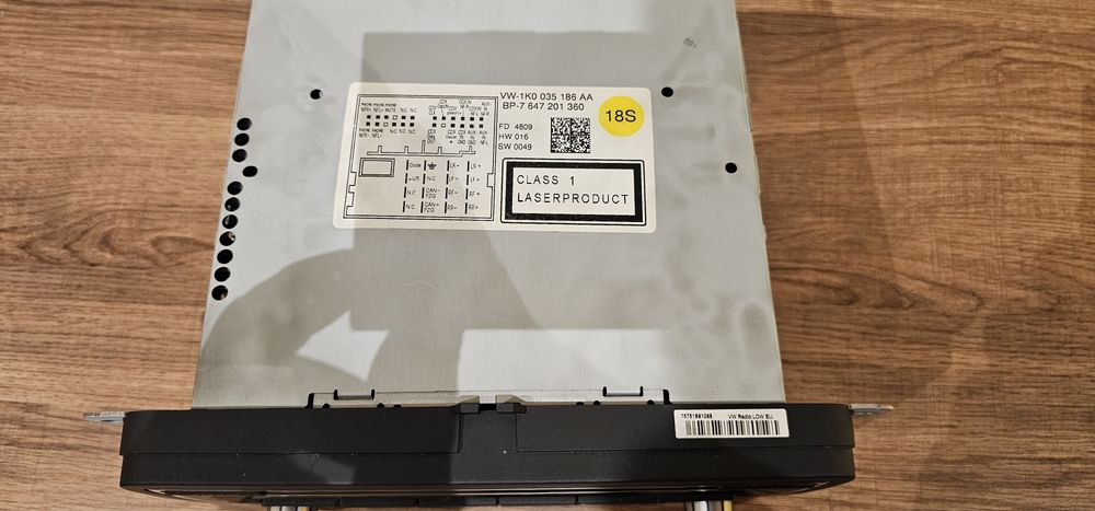 Genuine Original VW Passat RCD 310 CD stereo radio unit.