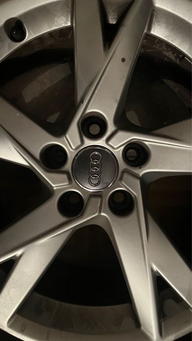 Vendo jantes 17’ de Audi c/pneus