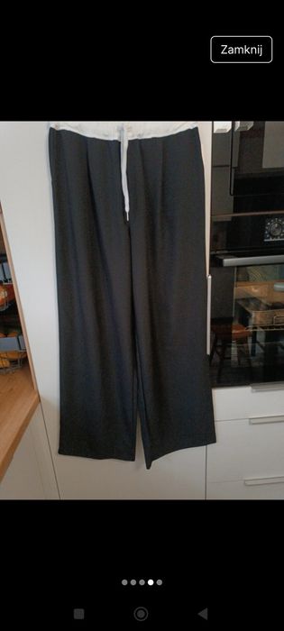 Czarne spodnie z szeroką nogawką