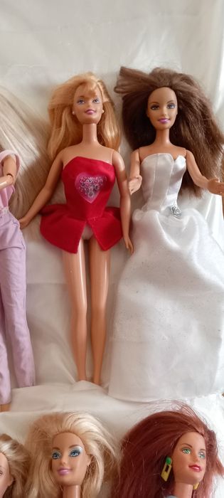Various Barbie Dolls64861604979841122