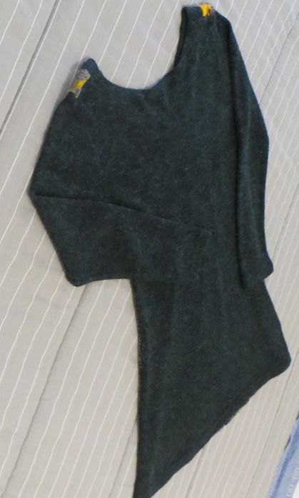 Vestido Malha100% algodão,  aplicações no peito - Cinza e amarelo - S