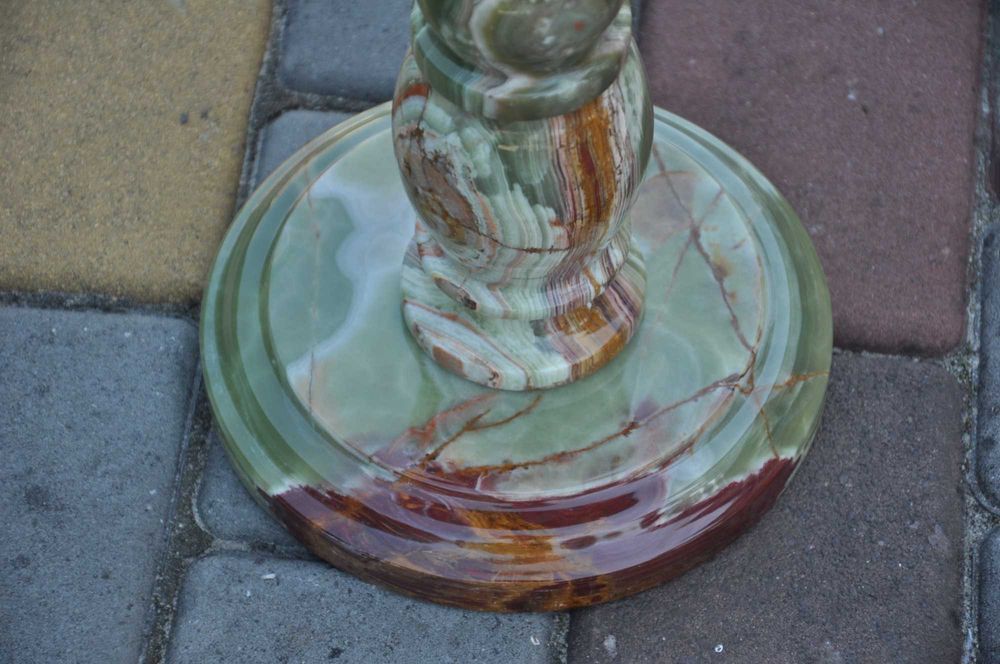 Кавовий столик із натурального оніксу діаметр 30 см, висота 60см.