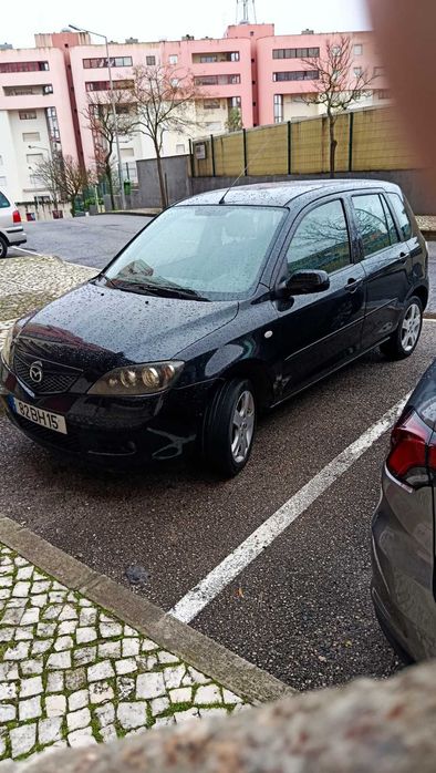 Mazda 2 de 2005, com o motor reparado e com bom aspeto exterior
