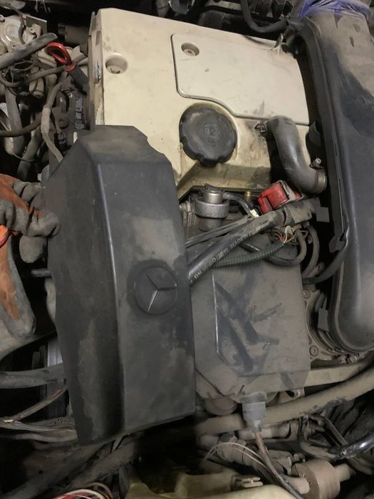 Декоратника кришка двигуна м111 е210 е200 с200 124е