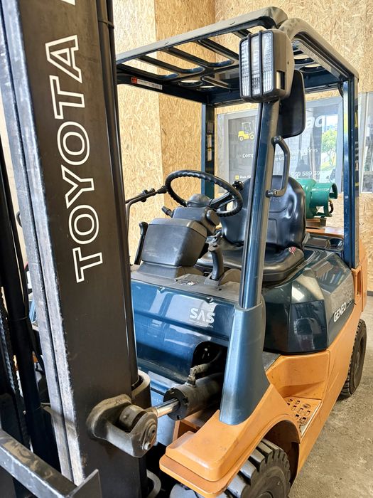 Empilhador toyota 2500kg!! Rigoroso estado!