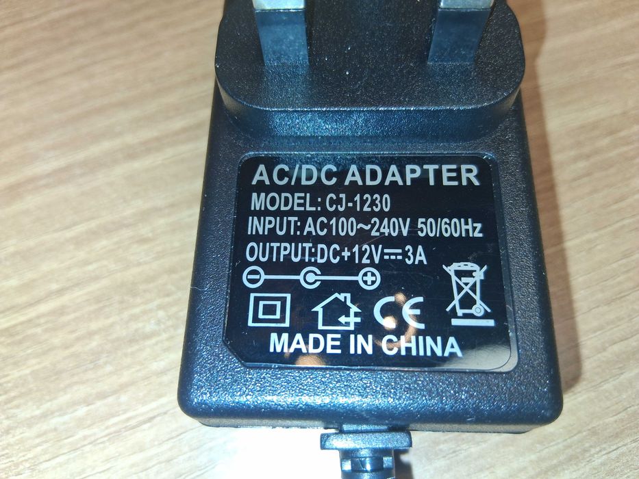 N241 Zasilacz AC/DC Adapter 12V 3A Model CJ-1230 Wtyczka UK