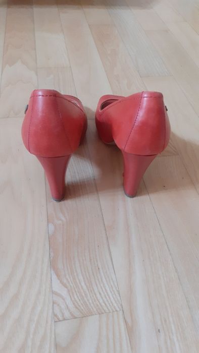 Buty letnie na słupku rozm.38