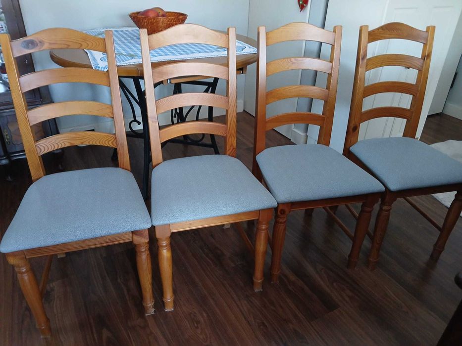 Conjunto 4 cadeiras em madeira maciça