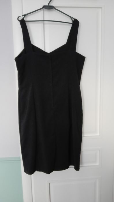 Sukienka czarna na ramiaczkach 42-46