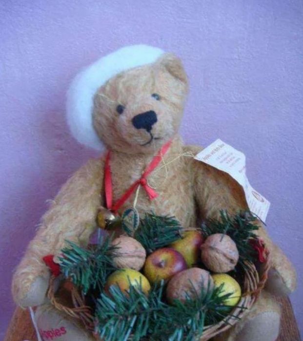 Мохеровий ведмедик  Сантою та кошик, шарнірний, вінтаж