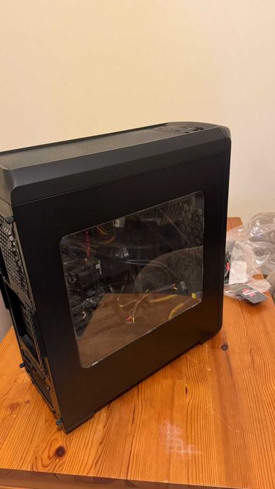 Caixa Computador Nox com peças vintages