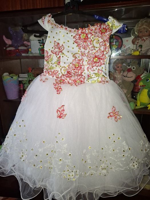 Сукня на свято  .