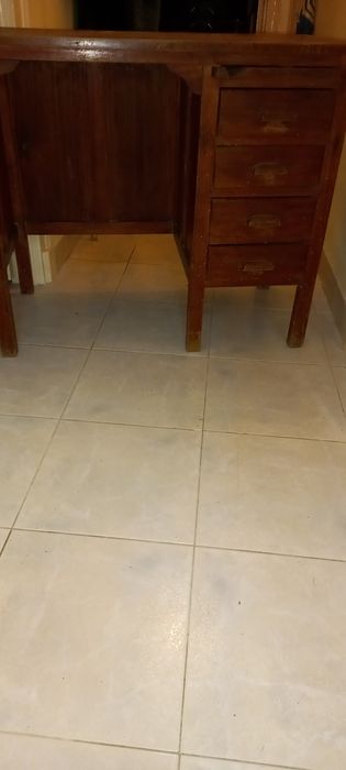 Guarda roupa e escravaninha