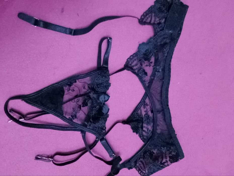 Еротична білизна чорного кольору