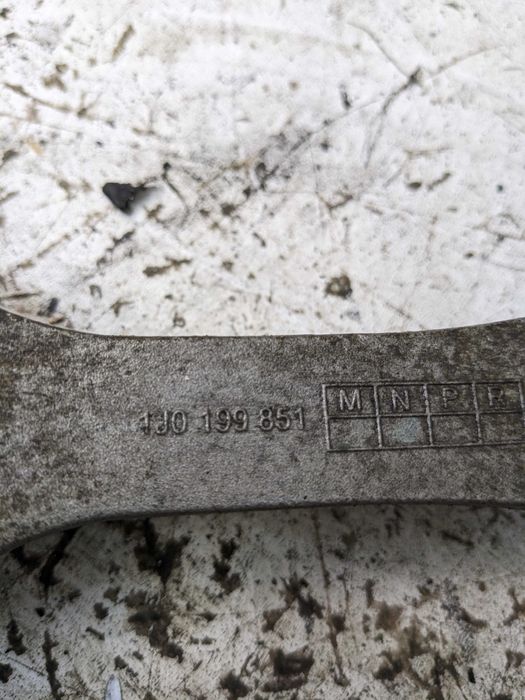 VW Volkswagen Golf IV 4 1.6 Łapa Poduszka Silnika Skrzyni Biegów